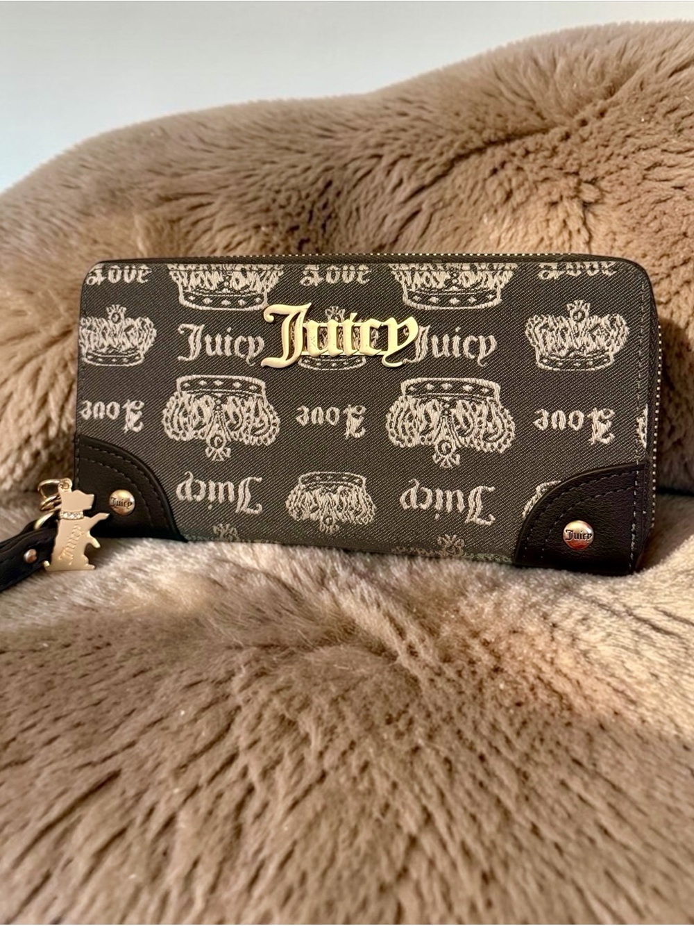 Juicy Couture Juicy Fan Club Large Zip Around Wallet Chocolate Sandstone